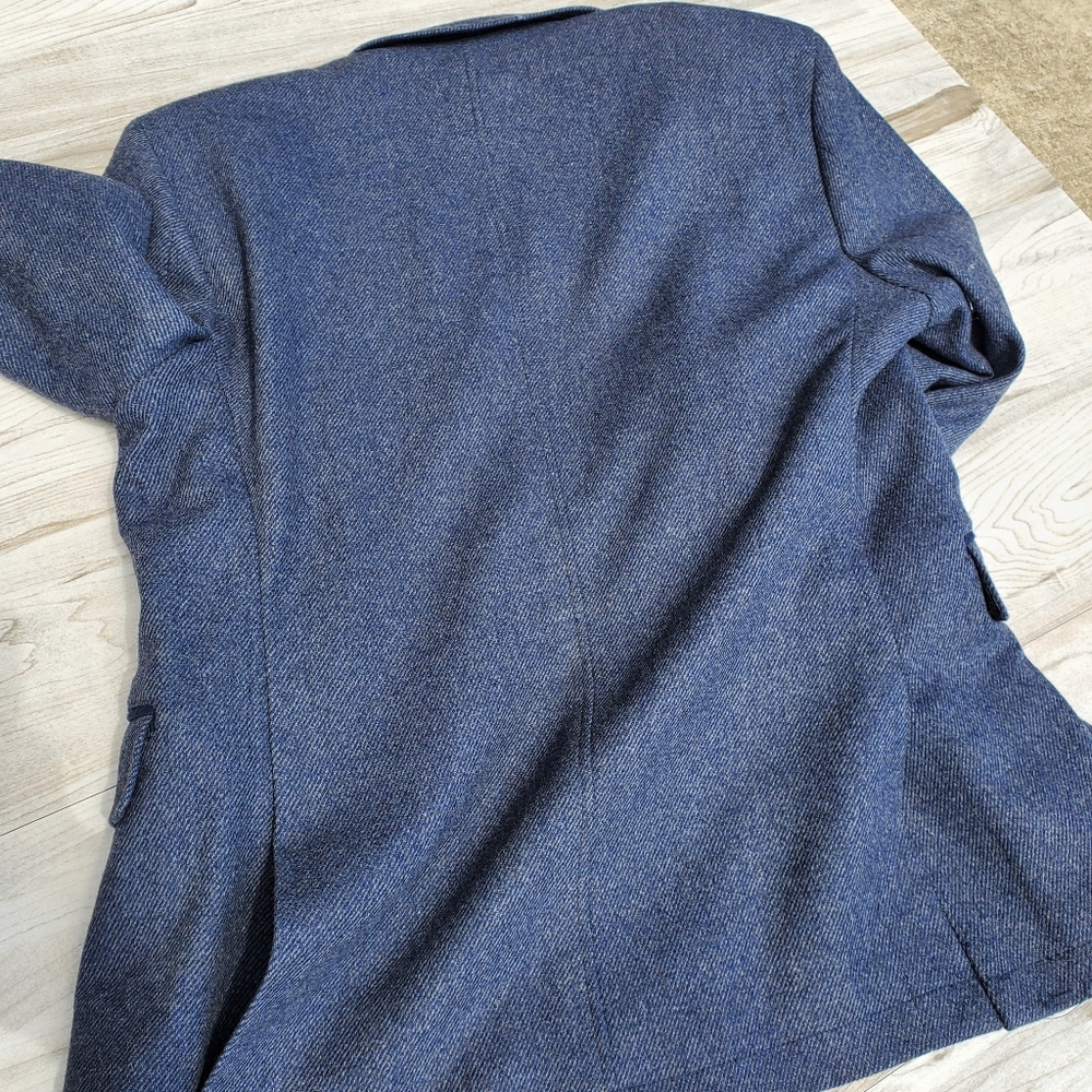 Blazer - Picture 4 of 4